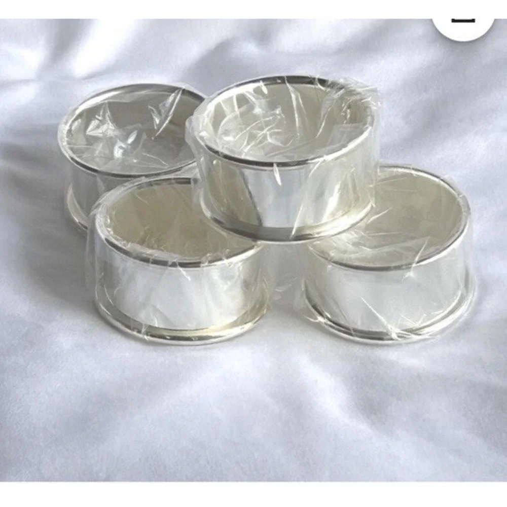 Vtg Napkin Rings Wm A Rogers Elegant‎ Silverplated Set of 4 Import by Oneida NIB